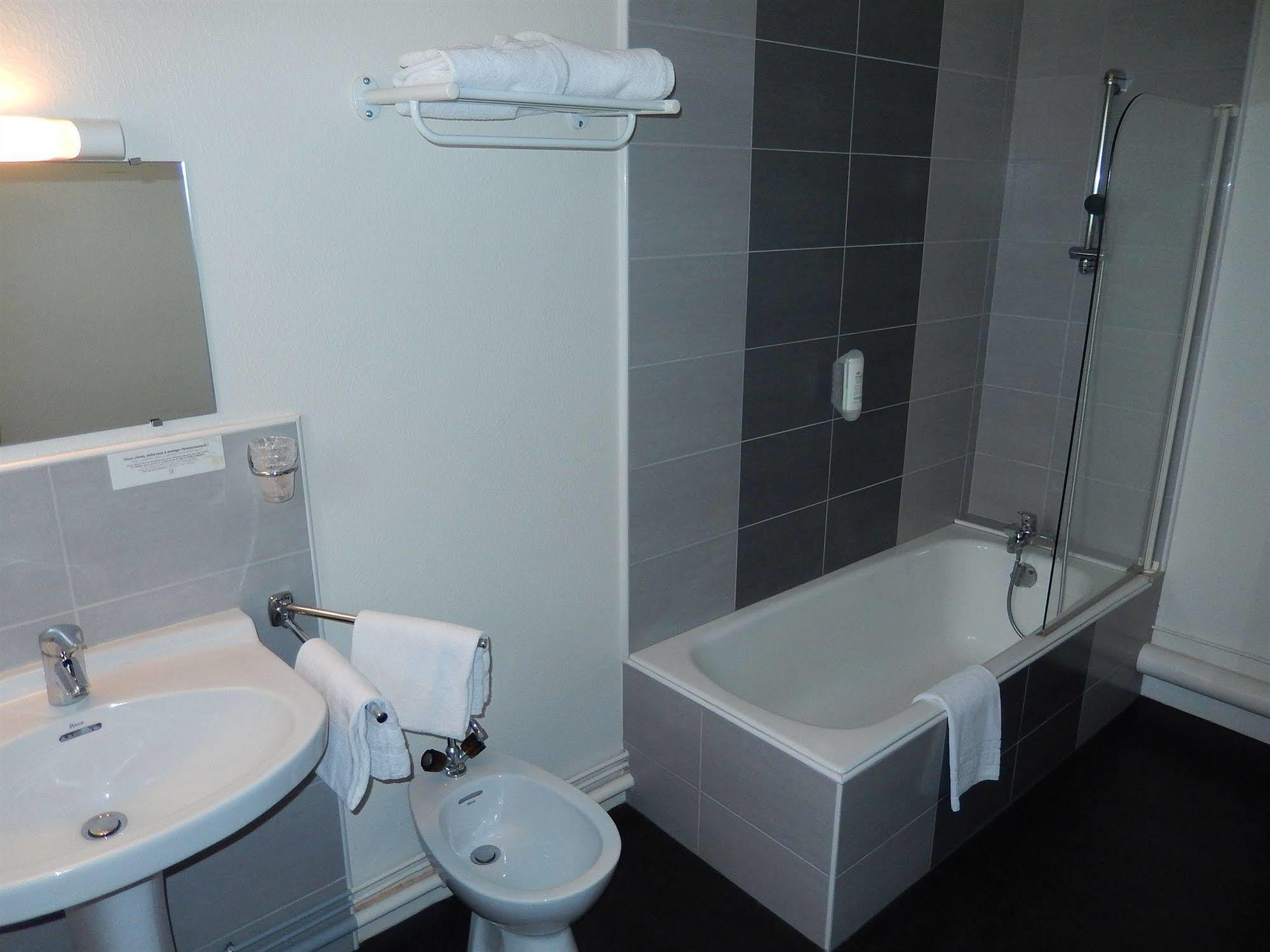 Cesson-Sévigné Logis Hotel Lodge La Valette מראה חיצוני תמונה