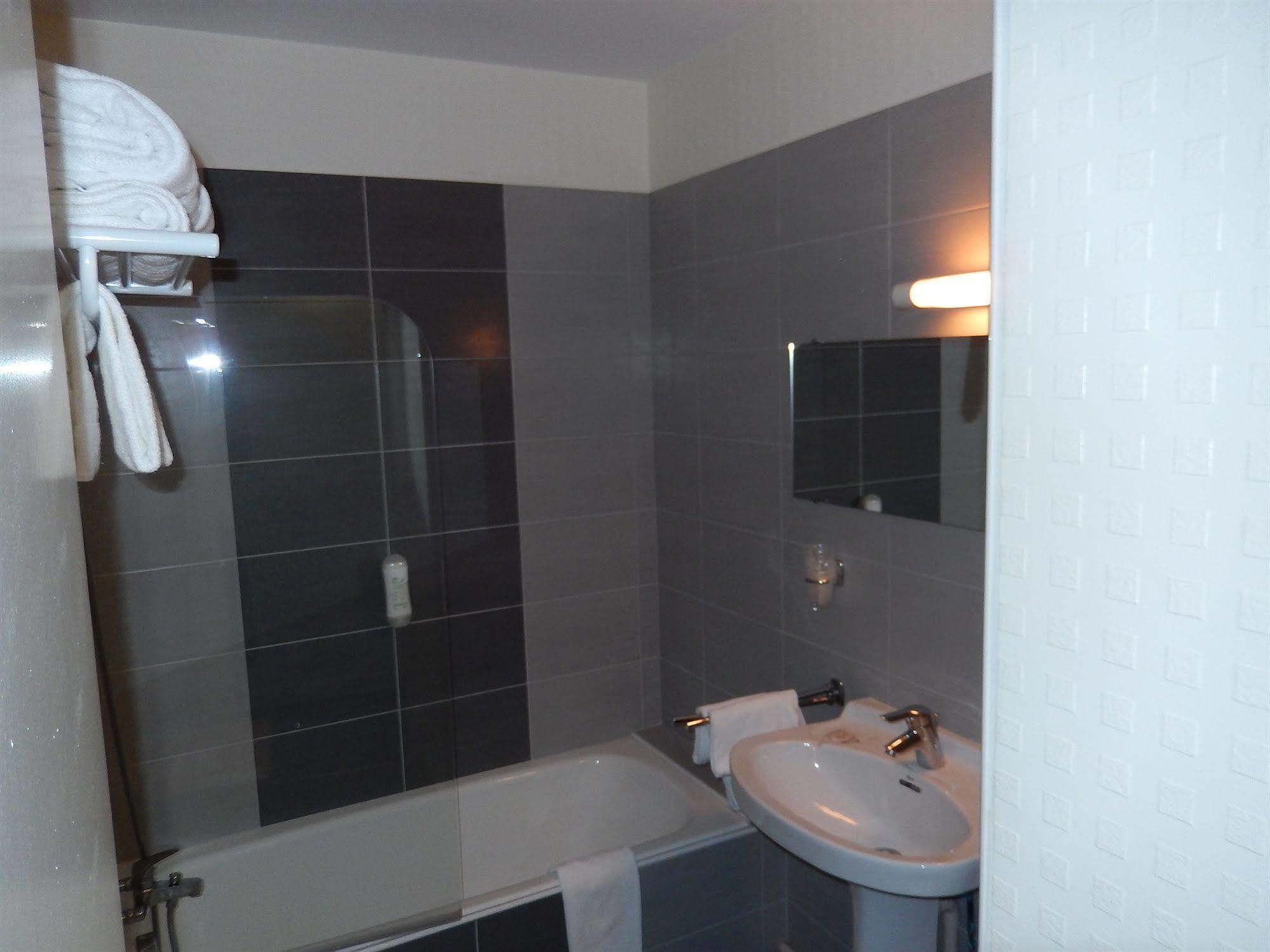 Cesson-Sévigné Logis Hotel Lodge La Valette מראה חיצוני תמונה